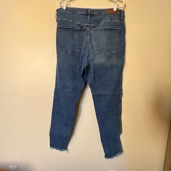 Madewell 10" High-Rise Skinny Jeans in Mackey Wash: Button-Front Edition sz 32 - Picture 4 of 6